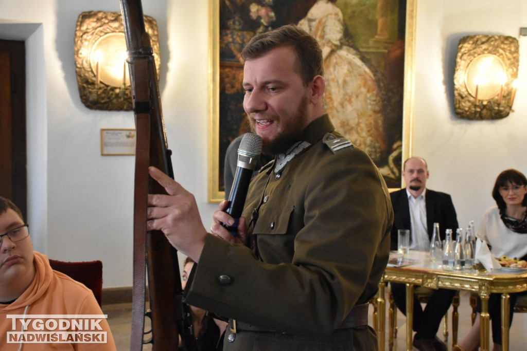 O Żołnierzach Wyklętych w Zamku w Baranowie Sand.