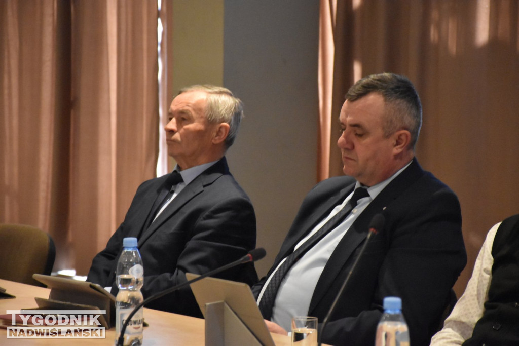 Sesja likwidacja szkół w Alfredówce i Cyganach