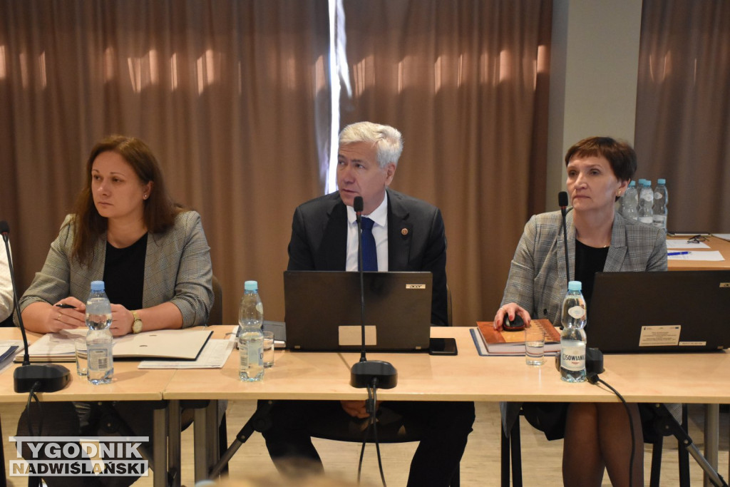 Sesja likwidacja szkół w Alfredówce i Cyganach