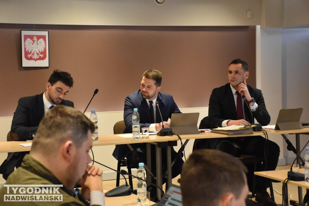 Sesja likwidacja szkół w Alfredówce i Cyganach