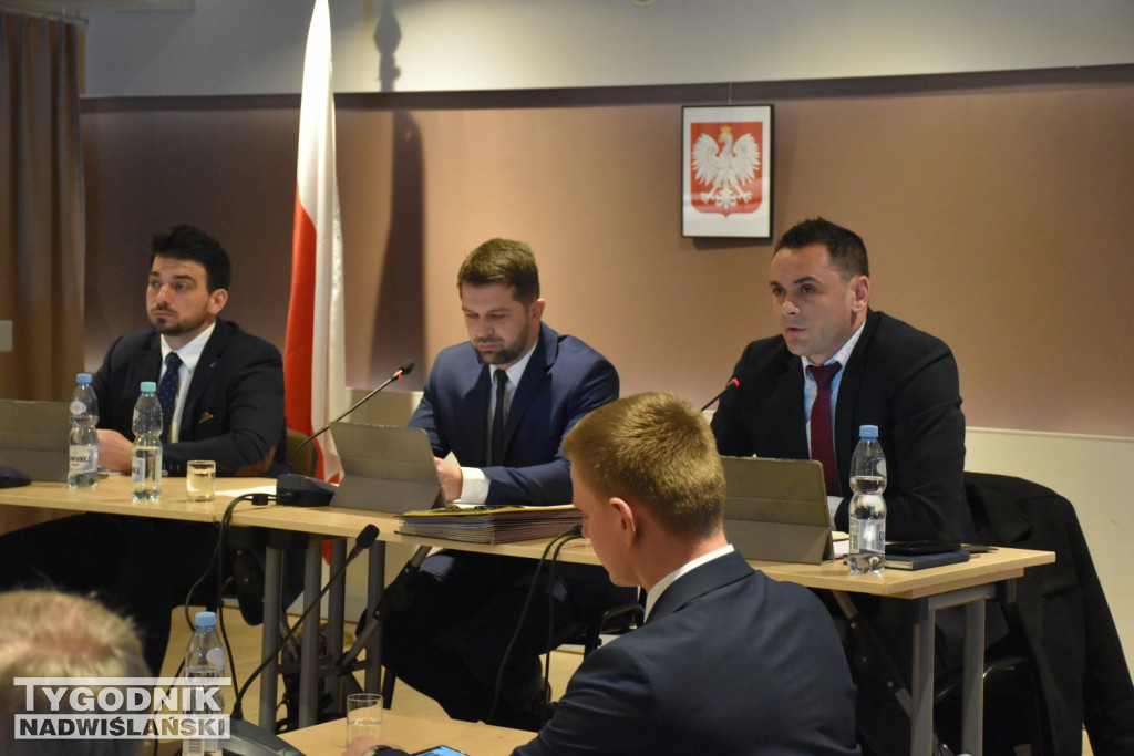 Sesja likwidacja szkół w Alfredówce i Cyganach
