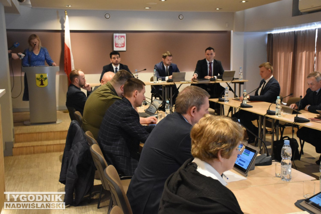 Sesja likwidacja szkół w Alfredówce i Cyganach