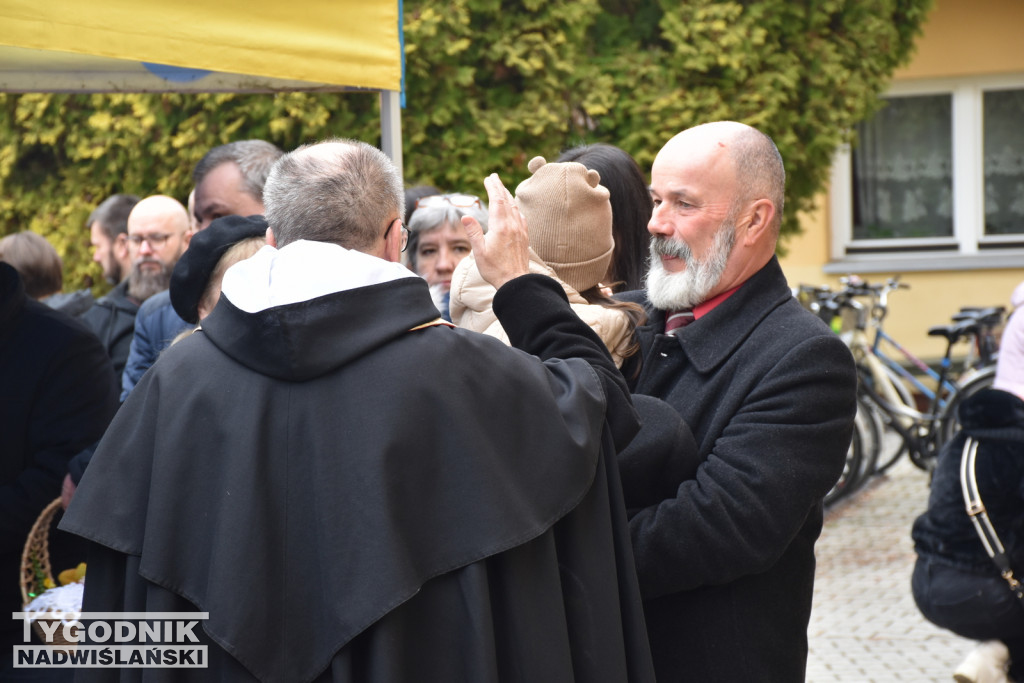 Święcenie pokarmów u Dominikanów. Tarnobrzeg 2023