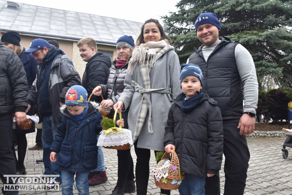 Święcenie pokarmów u Dominikanów. Tarnobrzeg 2023