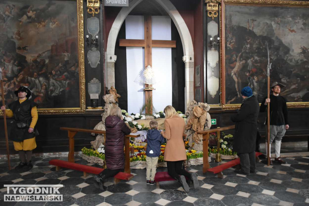 Groby Pańskie w sandomierskich kościołach