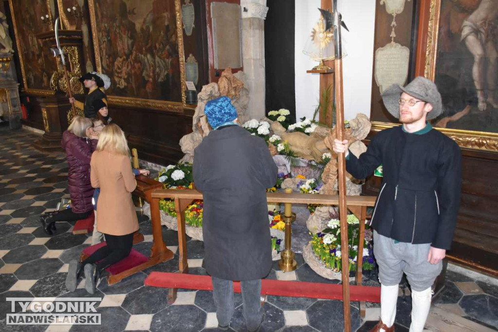 Groby Pańskie w sandomierskich kościołach
