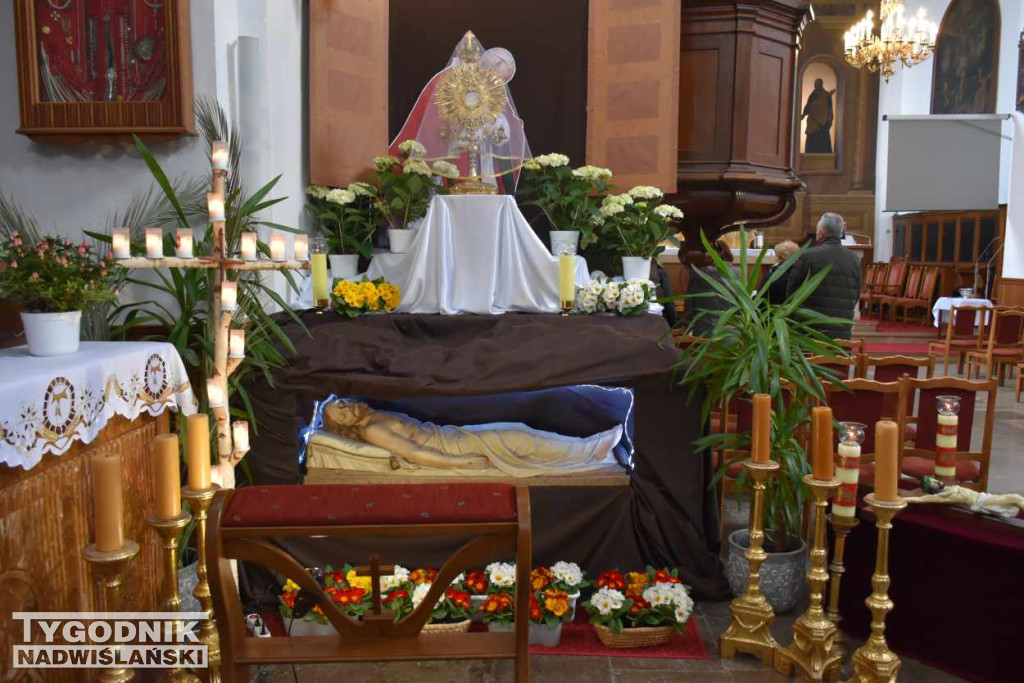 Groby Pańskie w sandomierskich kościołach