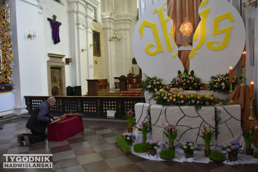 Groby Pańskie w sandomierskich kościołach