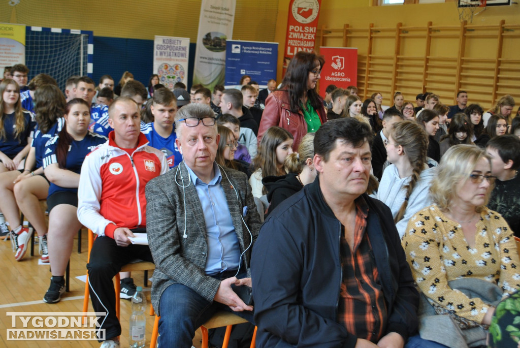 Otwarto Centrum Treningowe Przeciągania Liny