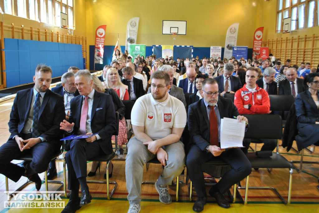 Otwarto Centrum Treningowe Przeciągania Liny