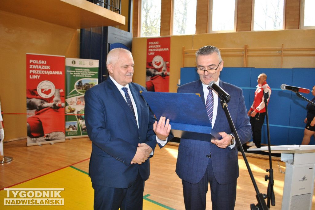 Otwarto Centrum Treningowe Przeciągania Liny