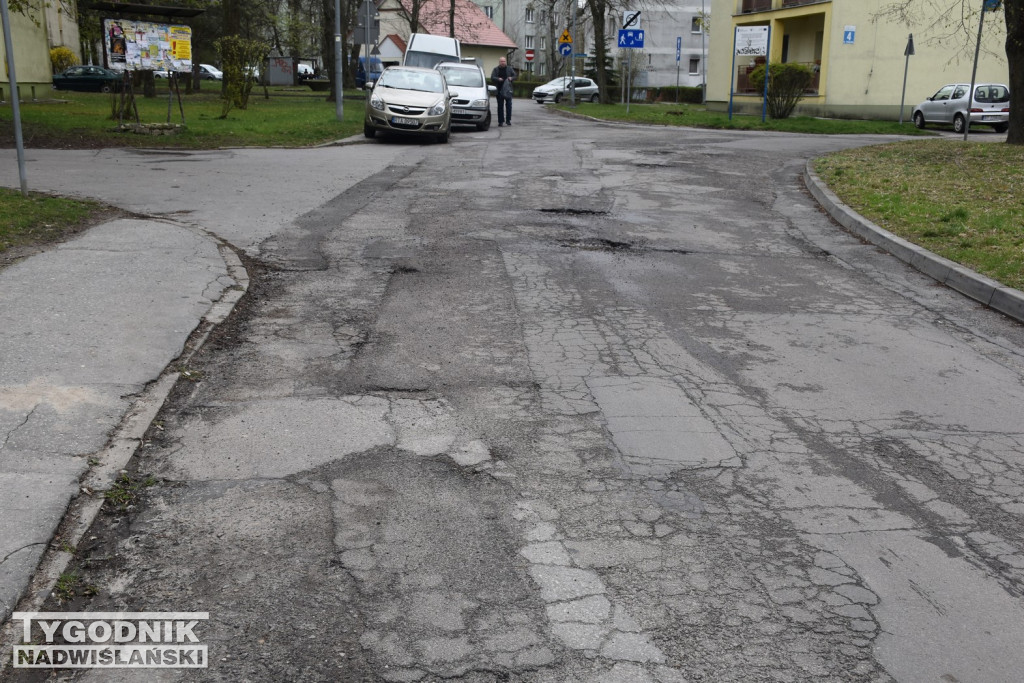 Tarnobrzeg - droga jak szwajcarski ser
