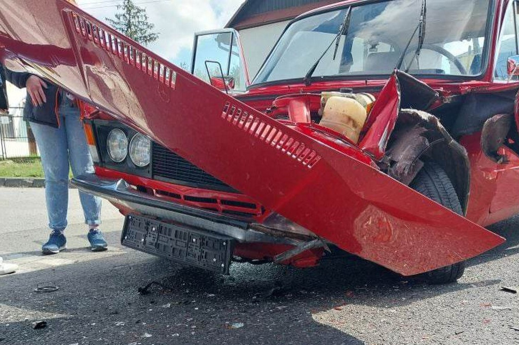 Wypadek na drodze krajowej nr 79 w Tarłowie