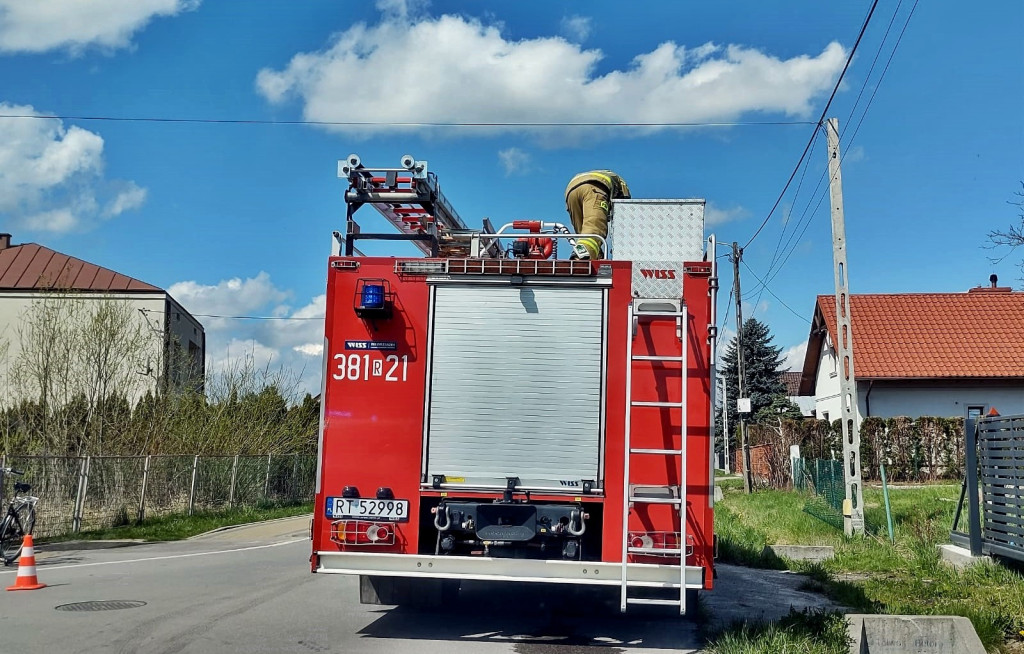 Pożar samochodu na ul. Cichej w Tarnobrzegu