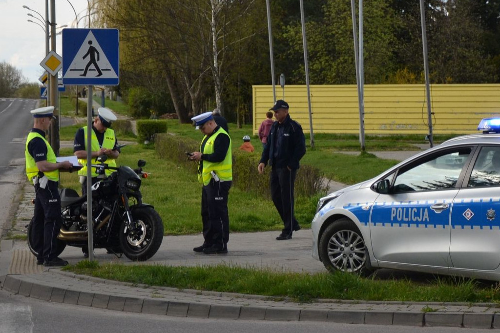Zderzenie osobówki z harleyem na osiedlu Serbinów
