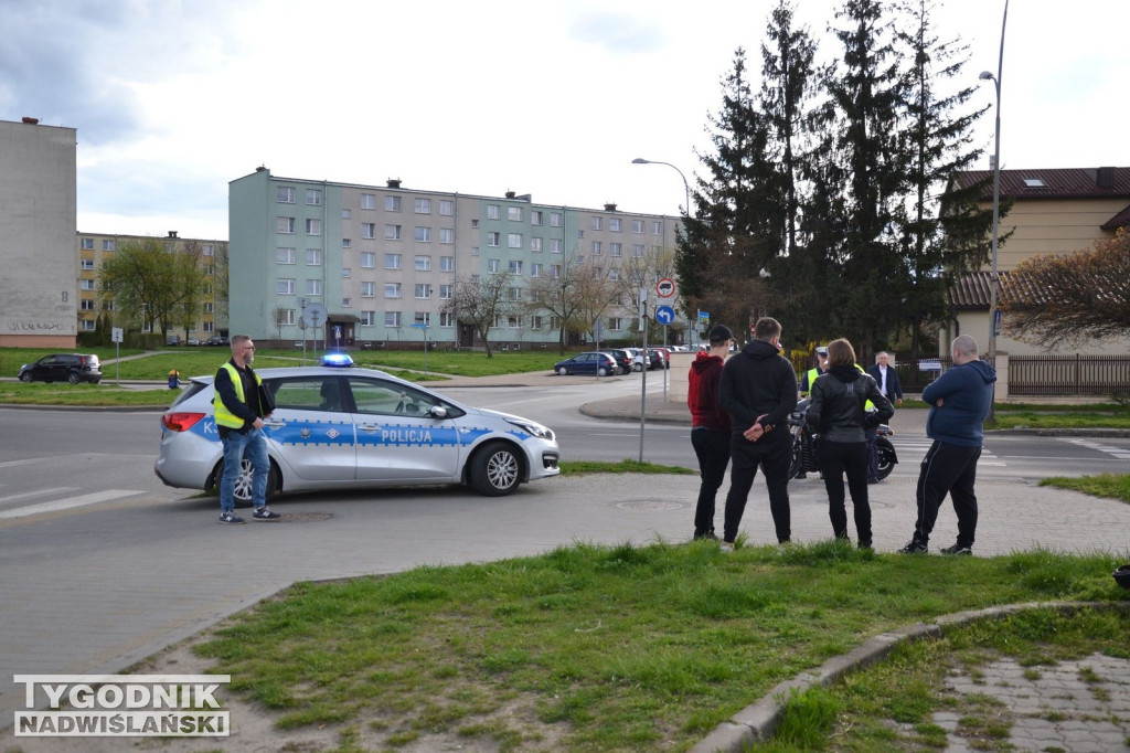 Zderzenie osobówki z harleyem na osiedlu Serbinów