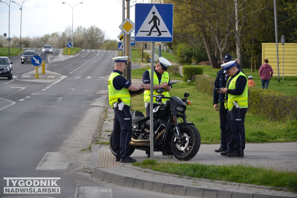 Zderzenie osobówki z harleyem na osiedlu Serbinów