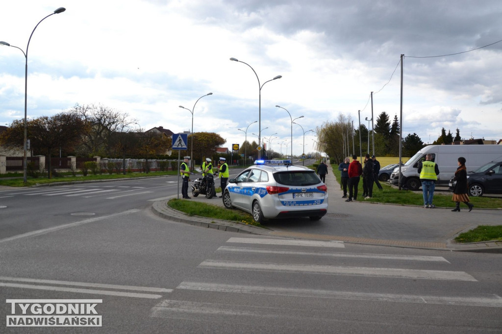 Zderzenie osobówki z harleyem na osiedlu Serbinów