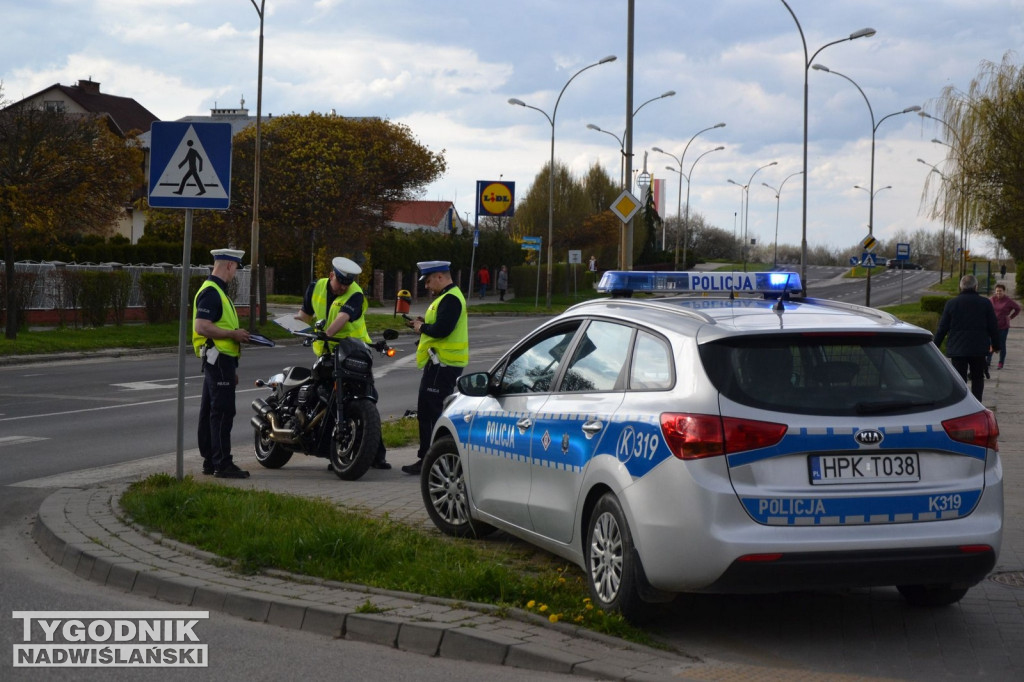 Zderzenie osobówki z harleyem na osiedlu Serbinów