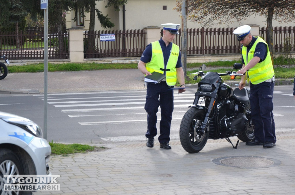 Zderzenie osobówki z harleyem na osiedlu Serbinów