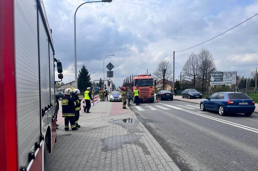 Zderzenie samochodu ciężarowego z osobówką