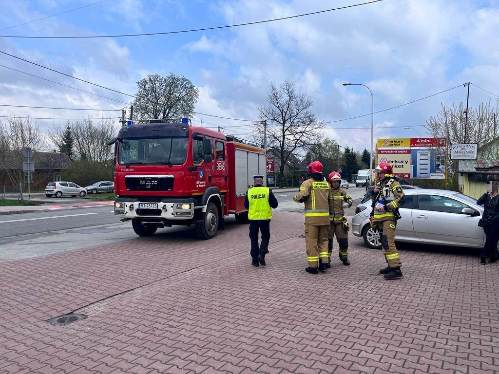 Zderzenie samochodu ciężarowego z osobówką