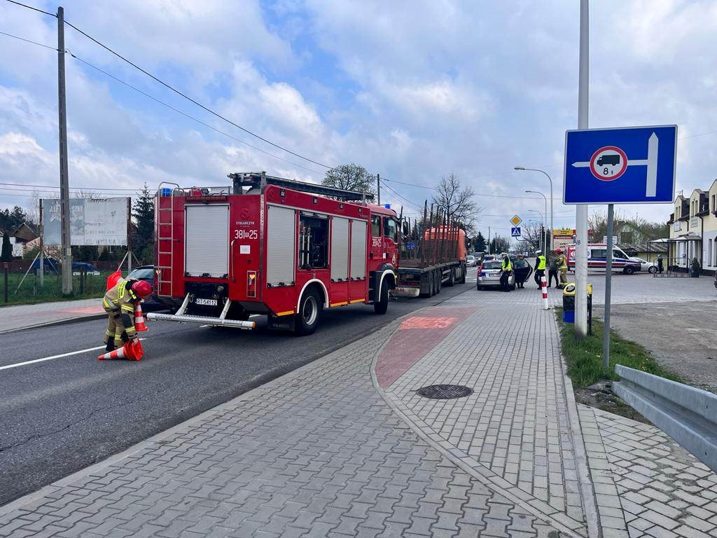 Zderzenie samochodu ciężarowego z osobówką