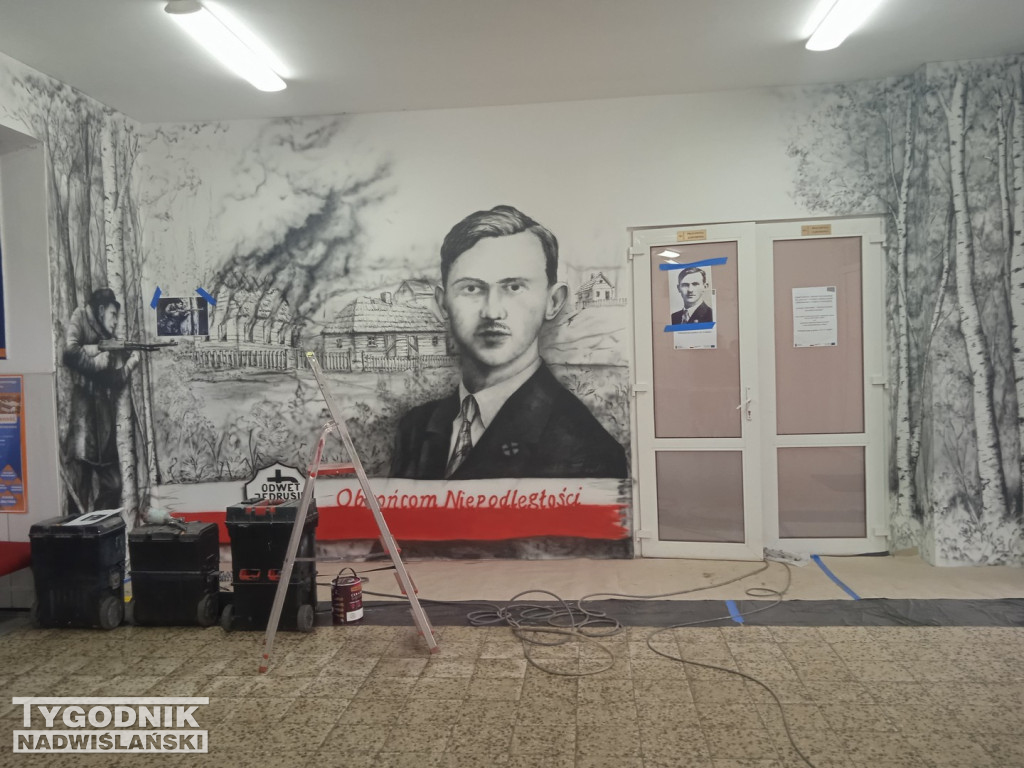 Mural upamiętniający Władysława Jasińskiego