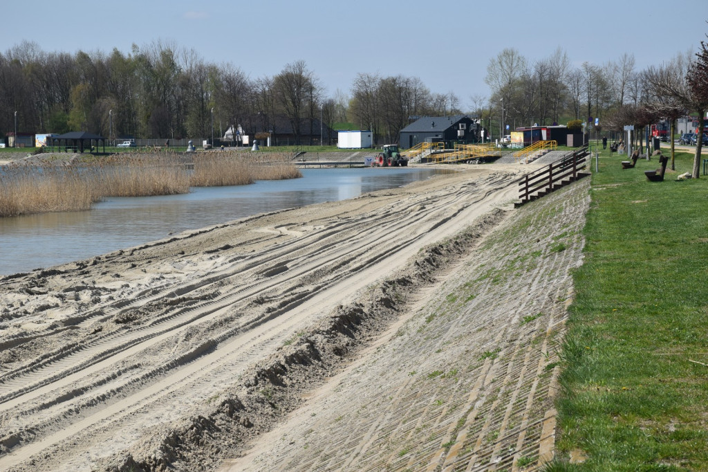 Trwają przygotowania do sezonu nad jeziorem