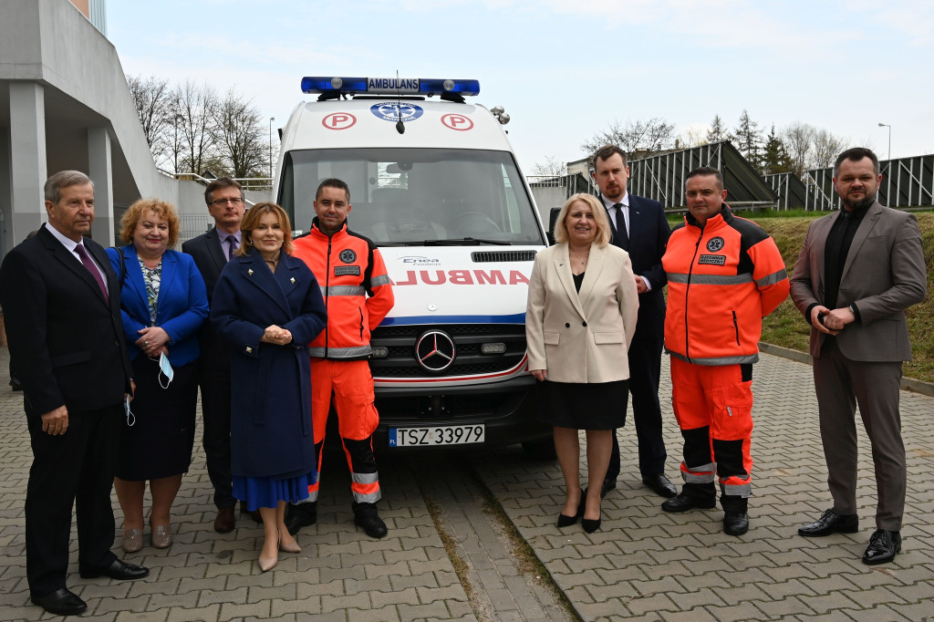 Enea przekazała karetkę dla szpitala w Staszowie