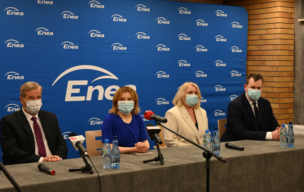 Enea przekazała karetkę dla szpitala w Staszowie