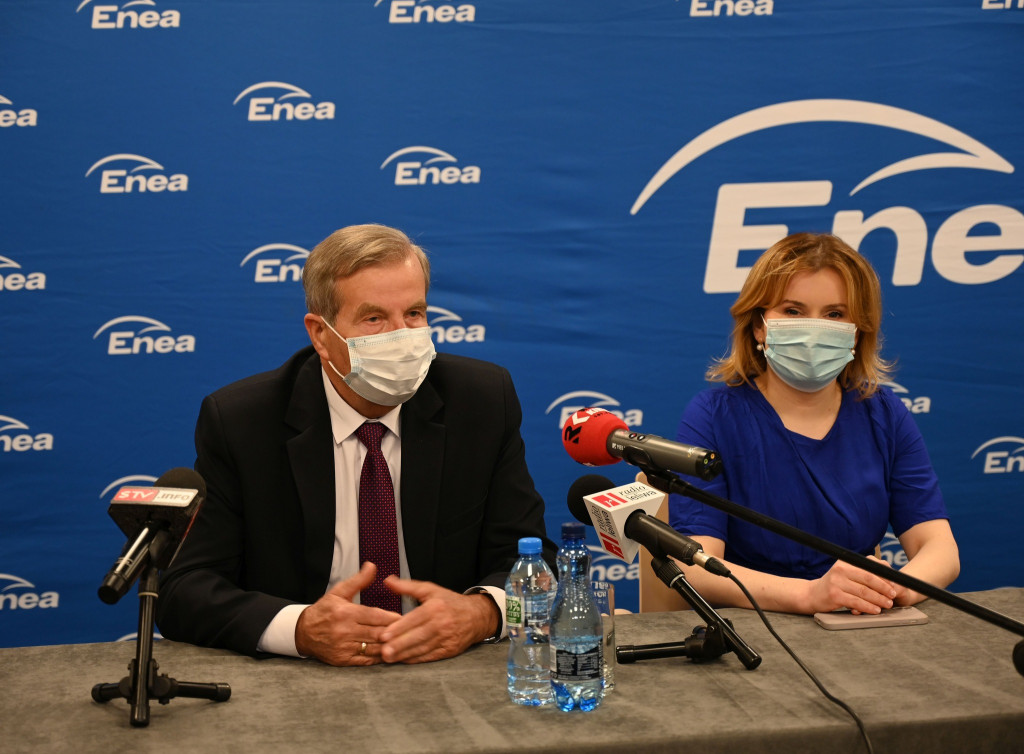 Enea przekazała karetkę dla szpitala w Staszowie