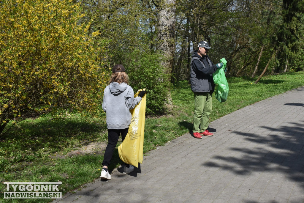 Sprzątali Tarnobrzeg z lądu i wody