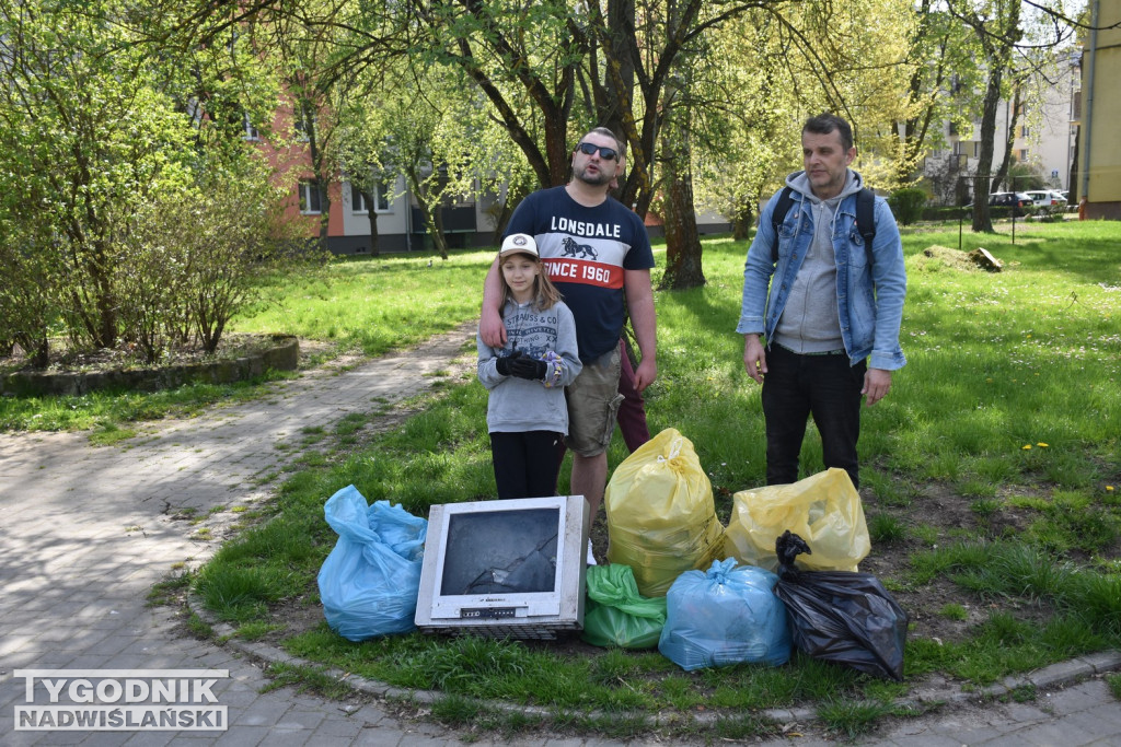 Sprzątali Tarnobrzeg z lądu i wody