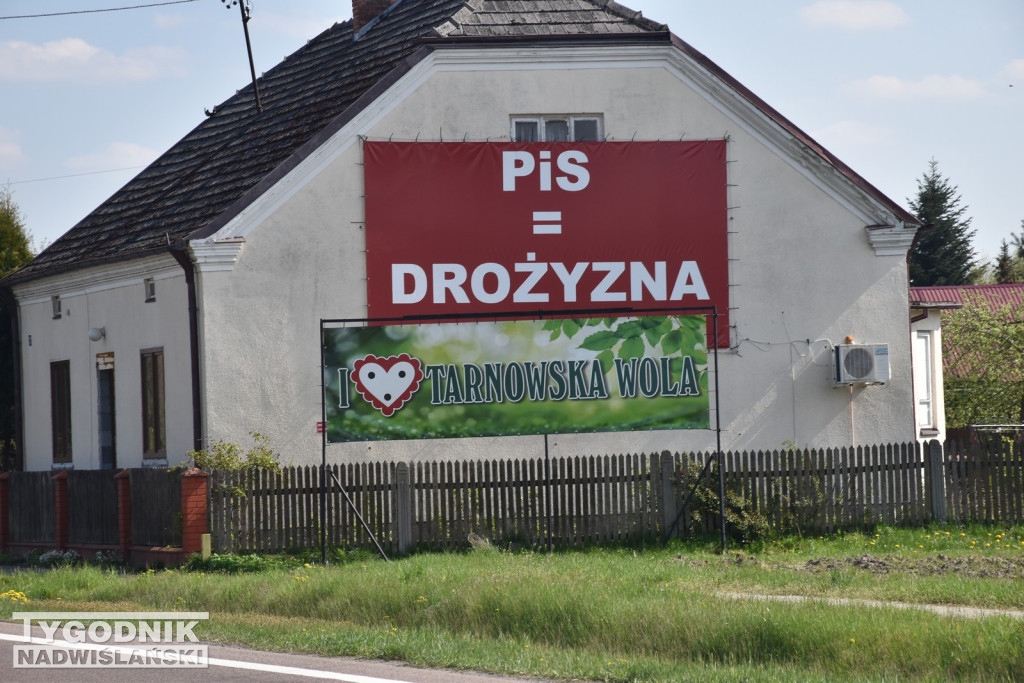 Wojna na banery w Tarnowskiej Woli