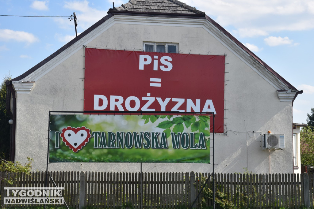 Wojna na banery w Tarnowskiej Woli
