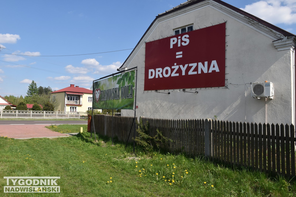 Wojna na banery w Tarnowskiej Woli
