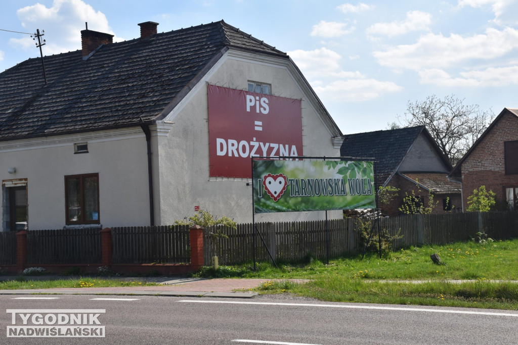 Wojna na banery w Tarnowskiej Woli