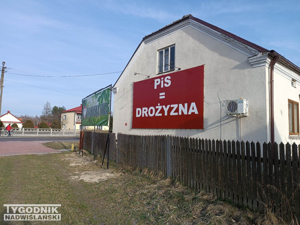 Wojna na banery w Tarnowskiej Woli