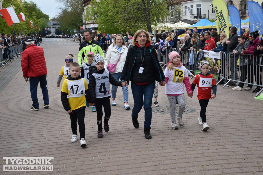 Sztafeta przedszkoli na Biegu Siarkowca w Tarnobrzegu