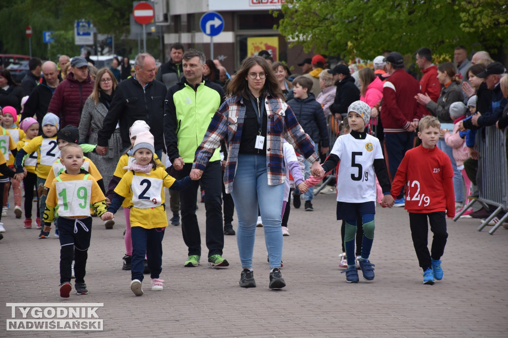 Sztafeta przedszkoli na Biegu Siarkowca w Tarnobrzegu