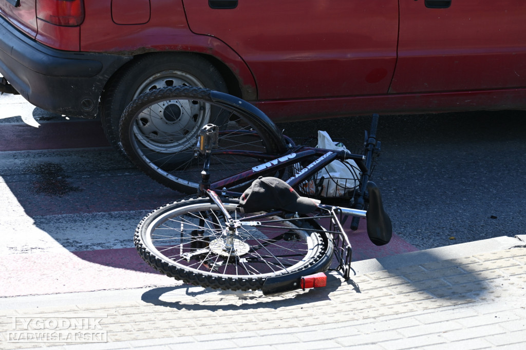 Potrącenie rowerzysty na Sikorskiego w Tarnobrzegu
