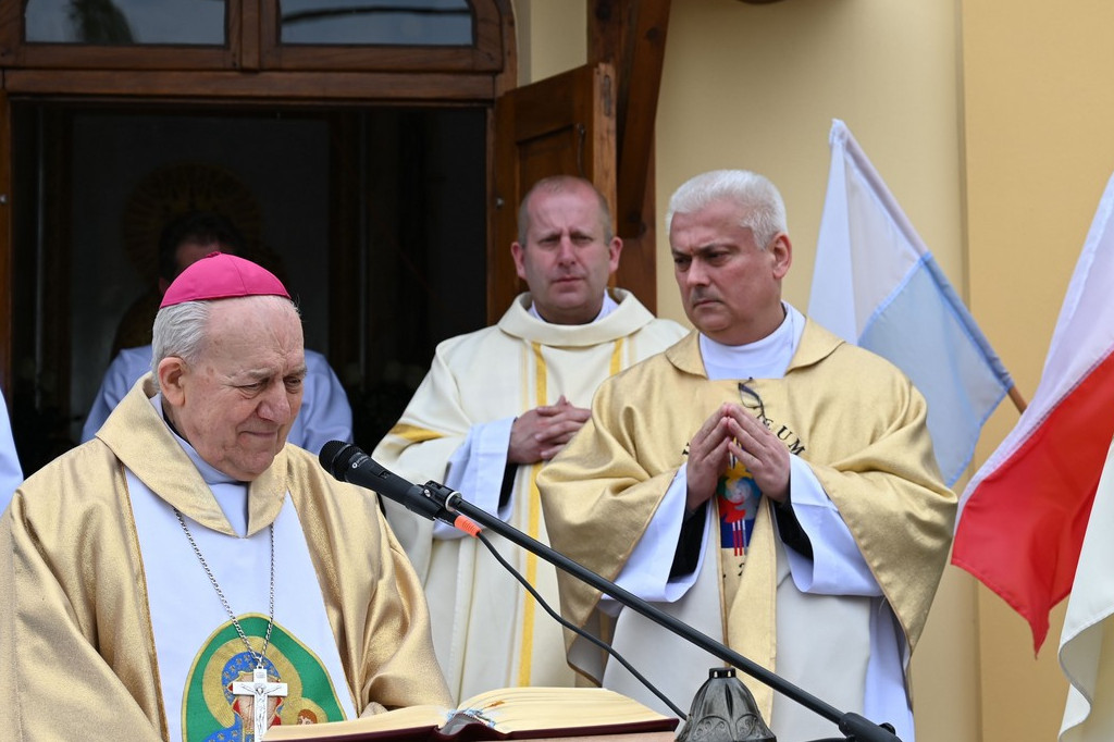 Poświęcenie odnowionej kapliczki w Wiązownicy