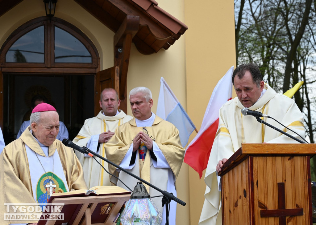 Poświęcenie odnowionej kapliczki w Wiązownicy