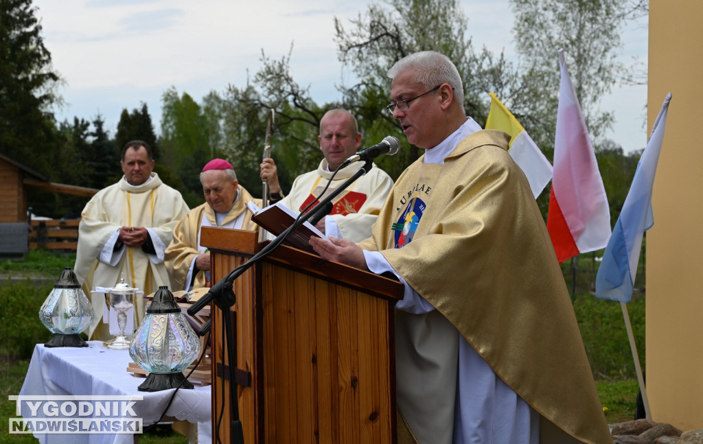 Poświęcenie odnowionej kapliczki w Wiązownicy