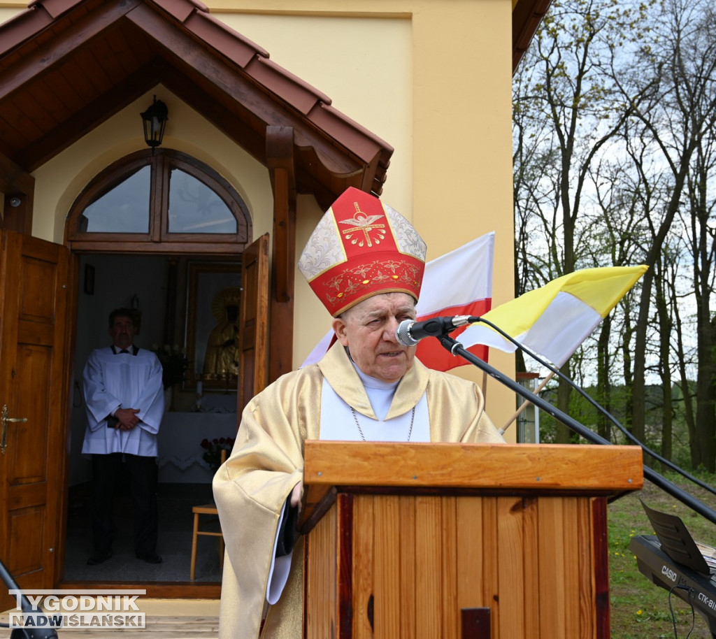 Poświęcenie odnowionej kapliczki w Wiązownicy