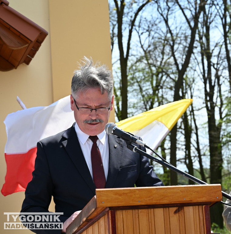 Poświęcenie odnowionej kapliczki w Wiązownicy