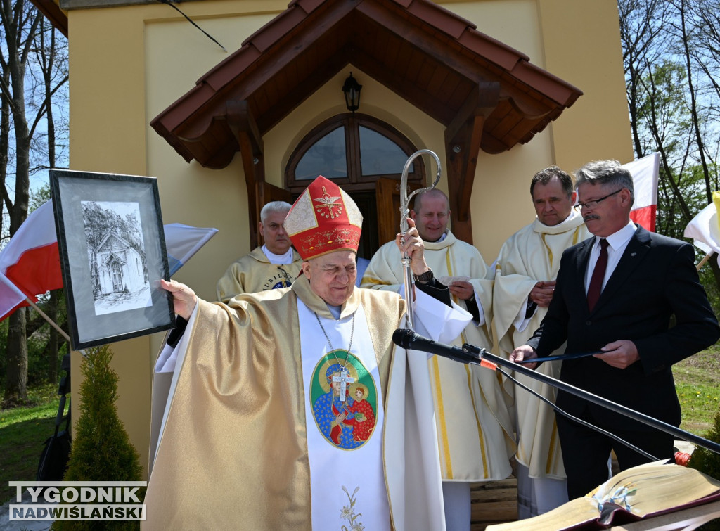 Poświęcenie odnowionej kapliczki w Wiązownicy