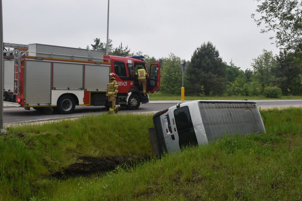Bus w rowie na obwodnicy Tarnobrzega