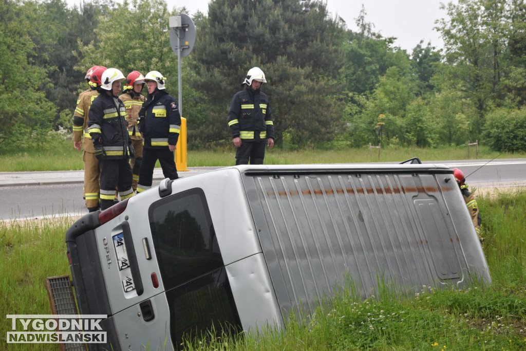 Bus w rowie na obwodnicy Tarnobrzega